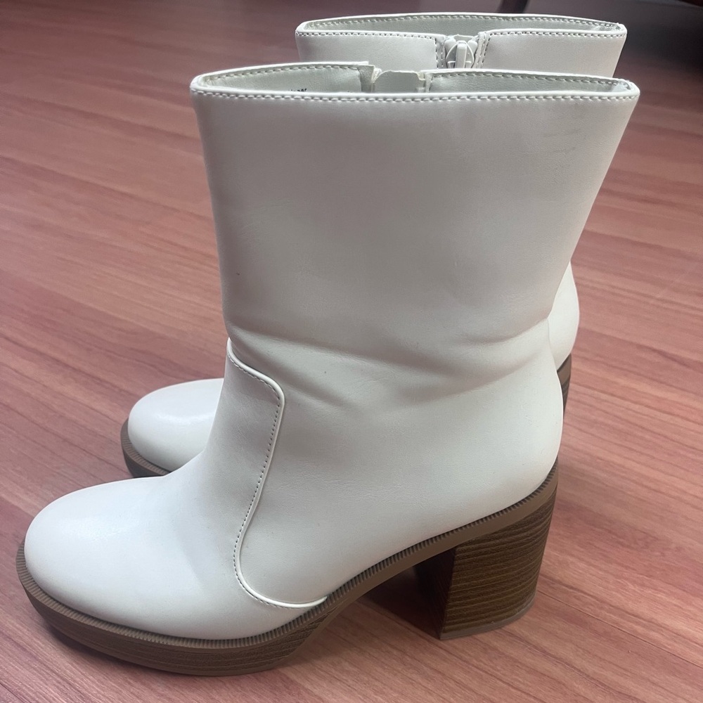 Universal Thread off-white boots